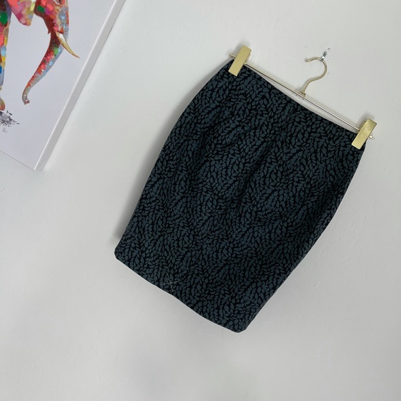 LOFT Leaf Pencil Skirt Petite Size 0 - Picture 2 of 6